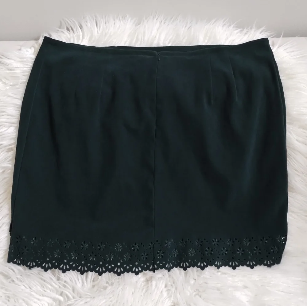 Venezia Skirt Cutout Hem Plus Size 22 Green Scalloped - Picture 3 of 7